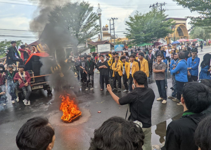 Demo di DPRD Bengkulu, Ini 5 Tuntutan Mahasiswa soal Pendidikan dan Kesejahteraan Guru