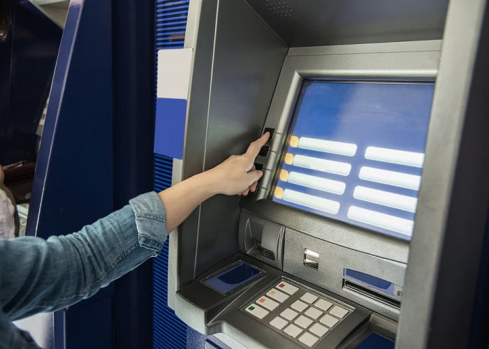 3 Tips Aman Bertransaksi di ATM, Waspadai Resiko dan Modus Kejahatan