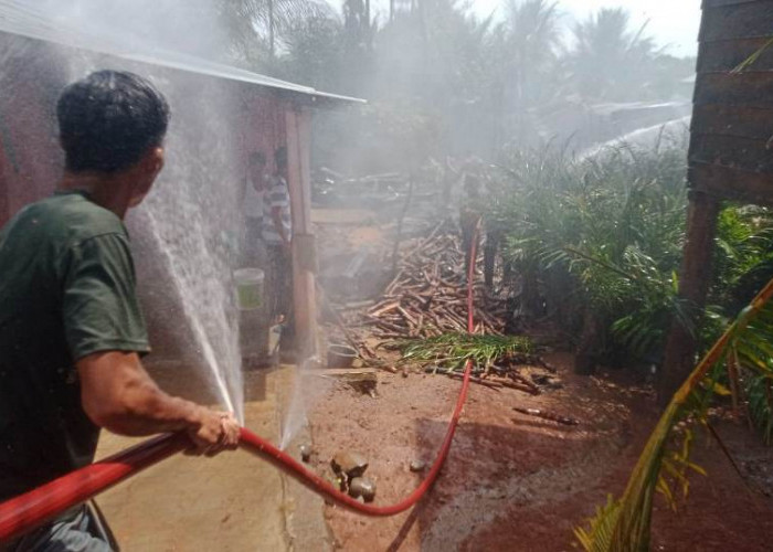 Ditinggal Pergi ke Kebun, 1 Unit Rumah Semi Permanen di Rejang Lebong Ludes Terbakar 