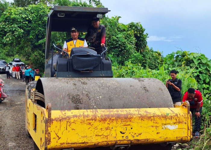Jalan Rusak Dikeluhkan Warga, Bupati Bengkulu Utara Tegaskan Perbaikan Harus Cepat!