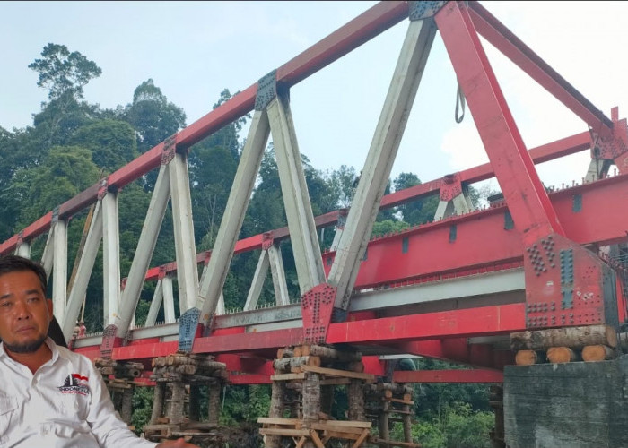 Jembatan Lubuk Silandak Mukomuko Mulai Berubah, Rangka 30 Meter Terpasang