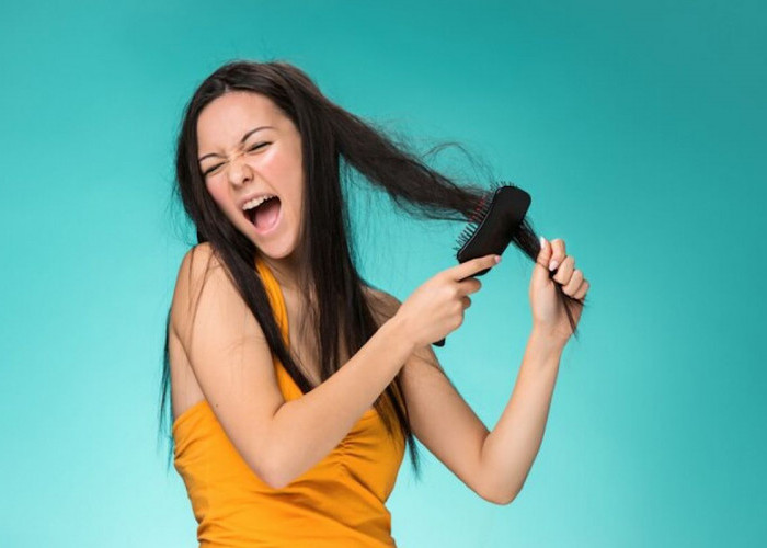 Awas! Sisir Plastik Bisa Bikin Rambut dan Kulit Kepala Rusak, Inilah Bahan Sisir yang Ramah untuk Kesehatan
