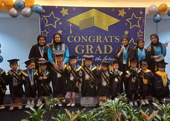 17 Murid Montessori Bimba Rainbow Kids Sukamerindu Ikuti Wisuda Perdana
