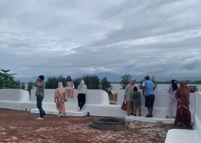 Libur Akhir Tahun 2025, Benteng Marlborough Bengkulu Dipadati Wisatawan