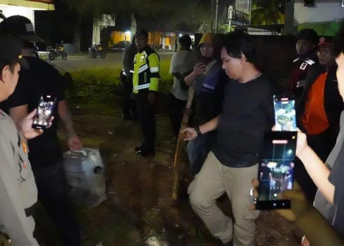 Patroli Gabungan di Pantai Zakat, Petugas Sita Samurai dan Puluhan Liter Tuak