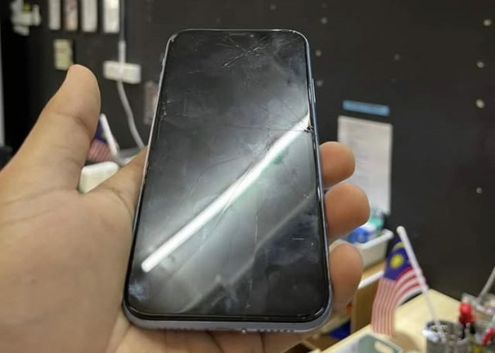 Layar Pecah? Begini Cara Hemat Memperbaiki iPhone Tanpa ke Service Center