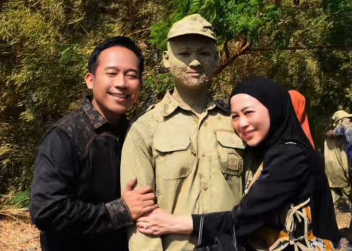 Tangis Haru Istri Denny Cagur Saat Membaca Surat dari Anak Sulungnya di Sekolah Semi Militer