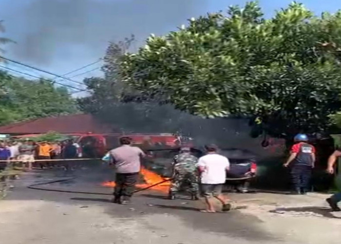 BREAKING NEWS: Terdengar Suara Ledakan, Toyota Agya Terbakar di Jalan BLK Kota Manna