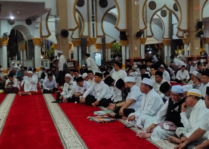 Dzikir Akbar Tutup Tahun 2025, Gubernur Helmi Hasan Ajak Warga Bengkulu Perbanyak Doa