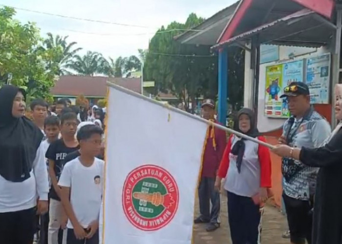 Sambut Hari Guru Nasional dan HUT PGRI ke-79, SD Negeri 16 Kota Bengkulu Gelar Jalan Sehat