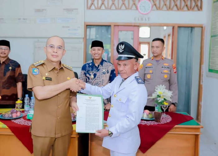 Menang PAW, Solehin Resmi Pimpin Desa Suka Bandung Gantikan Kades Lama