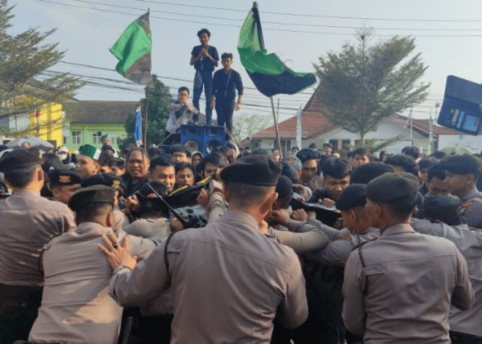 Ratusan Mahasiswa Bengkulu yang Tergabung di HMI Unjuk Rasa, Sampaikan Aspirasi Terkait MK