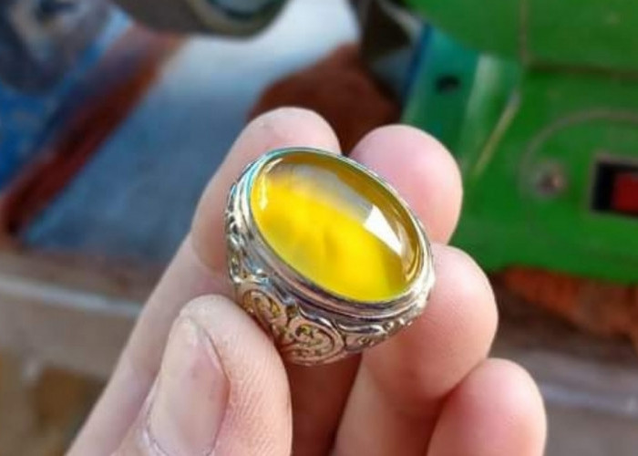 4 Khasiat ﻿Batu Akik Berwarna Kuning yang Luar Biasa Bagi Pemakainya