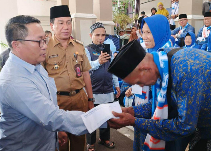 Suami Istri Berangkat Umroh Gratis: Uang Saku dari Gubernur Rohidin dan Bos RBMG