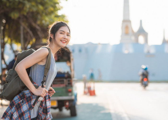 Solo Traveling ke Luar Negeri? Ini 10 Tips Aman Buat Cewek!