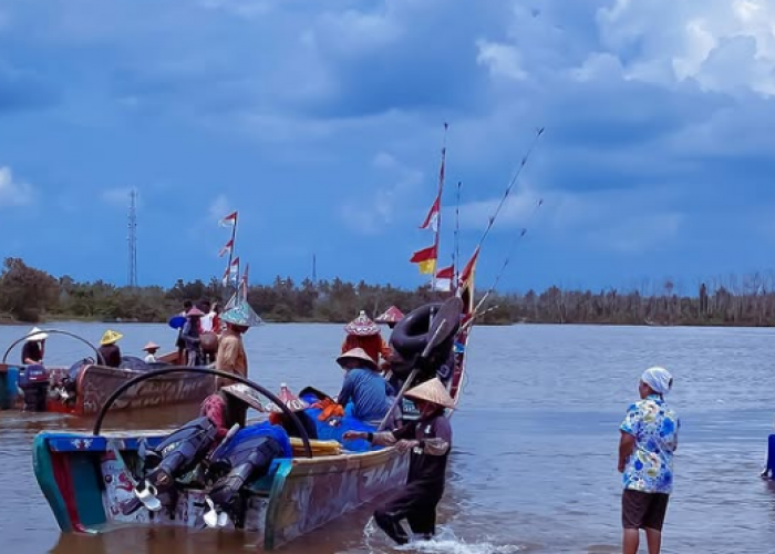 Puluhan Kapal Nelayan di Mukomuko Tidak Melaut Akibat Ombak Besar, Merugikan Masyarakat Pesisir