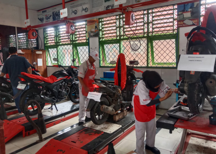 Astra Motor Bengkulu Dukung UKK Industri di SMKN 3 Seluma