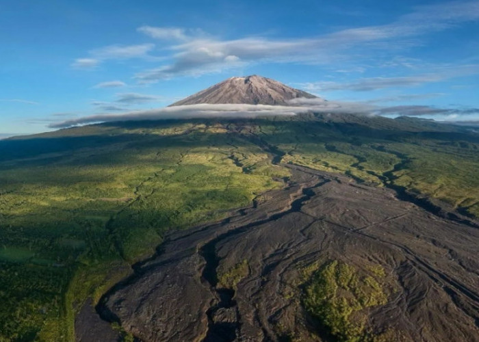 5 Gunung Tertinggi di Pulau Jawa, Salah Satunya Disebut Puncak Abadi Para Dewa