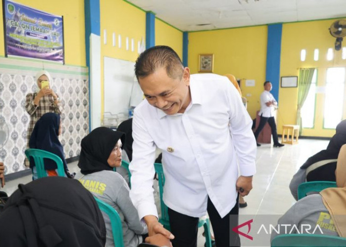 APBD Bengkulu Tengah Tertekan, Seragam Sekolah Gratis 2026 Dihentikan Sementara