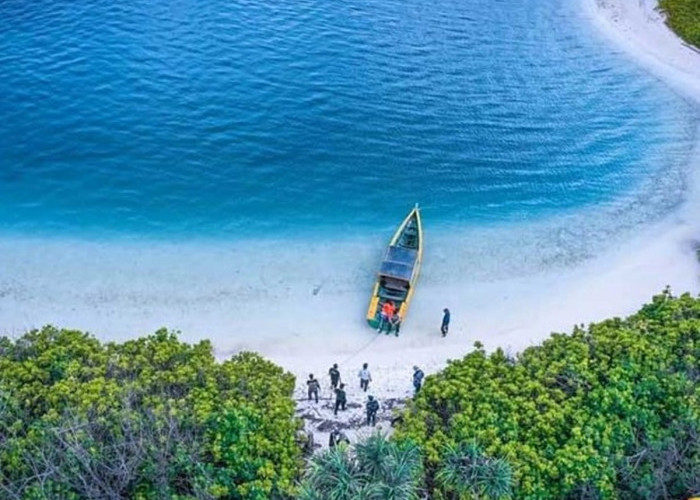 Pantai Kaana: Pantai Paling Eksotis di Bengkulu Utara, Mantap untuk Snorkeling dan Diving