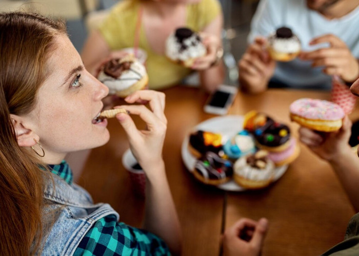 Kesan Positif yang Manis? 8 Jenis Kue Ini Ternyata Sering Dibagikan saat Ada Karyawan Resign dari Kantor