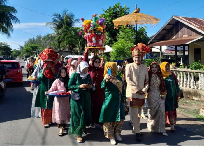 Wah Ini 10 Tradisi dan Adat Pernikahan Minangkabau, Salah Satunya Berarak yang Mengiring Pengantin