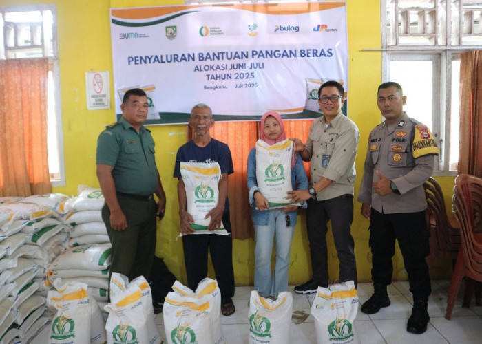 Bulog Salurkan 3.247 Ton Beras Bantuan untuk 162 Ribu Warga Bengkulu