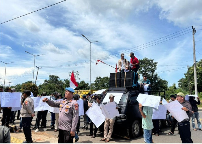 Warga 5 Desa Desak Pemkab Bengkulu Tengah Tutup Operasional PT RAA