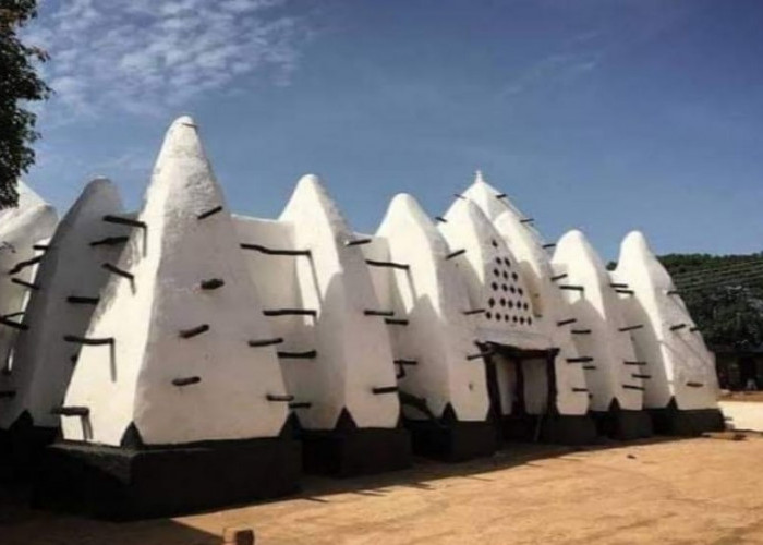 Masjid Larabanga di Ghana Ini Modelnya Seperti Situs Tempat Pemujaan Kuno, Konon Dibangun Secara Misterius