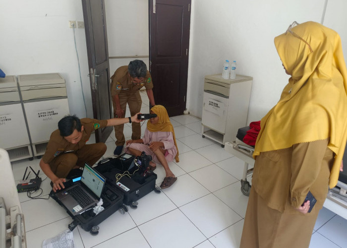 Dukcapil Kota Bengkulu Jemput Bola Perekaman KTP untuk ODGJ, Lansia dan Disabilitas