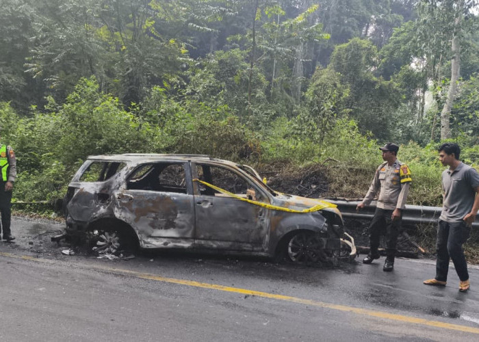 Terios Terbakar di Liku Sembilan, Pensiunan ASN Selamat dari Kobaran Api