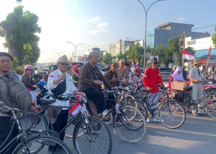 Suasana Nostalgia, Komunitas Sepeda Ontel Bengkulu Peringati HUT RI dengan Nuansa Tempo Dulu