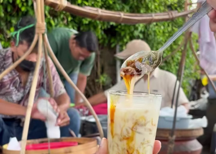 Jelajah Kuliner Nusantara: Mencicipi Es Dawet Ringin Pak Bardi yang Populer di Yogyakarta
