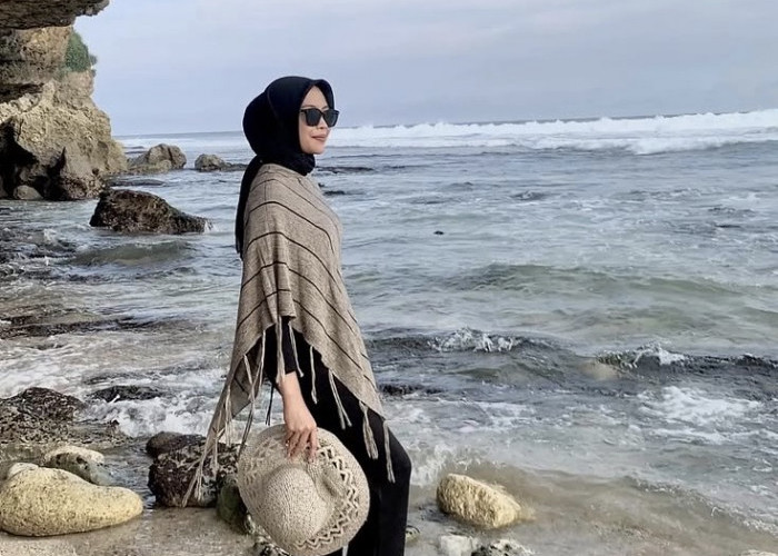     Bingung Pilih Baju ke Pantai? Ini 5 Inspirasi Outfit Hijab yang Stylish