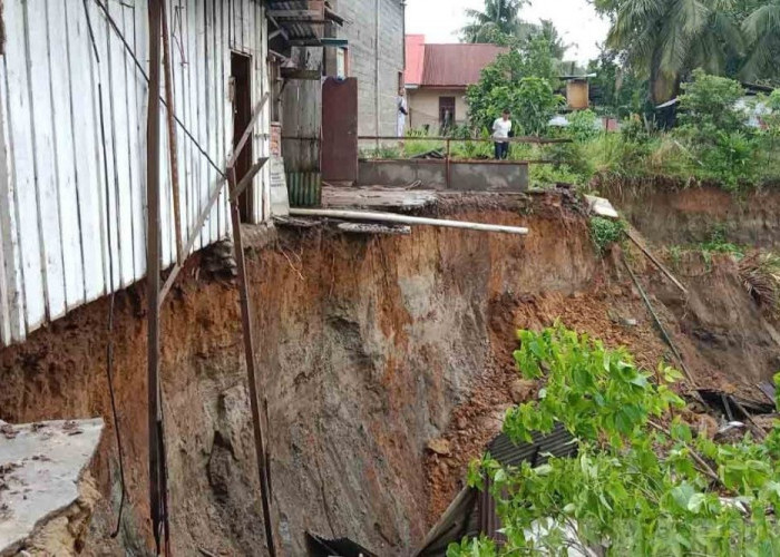 Tanggapi Ancaman Erosi, Pemkab Mukomuko Prioritaskan Relokasi Rumah Warga di Daerah Rawan Longsor