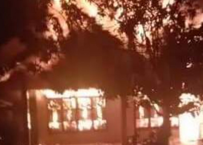 Bangunan dan 2 Unit Sepeda Motor yang Dihuni Pendamping Desa di Kota Manna Ludes Terbakar