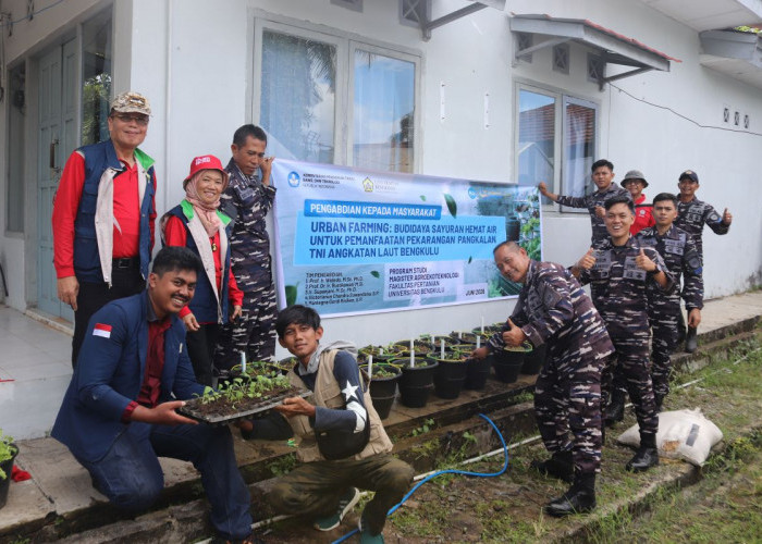 Unib Kenalkan Pot Susun Hemat Air di Bengkulu, Solusi Panen Sayuran Meski Halaman Rumah Sempit
