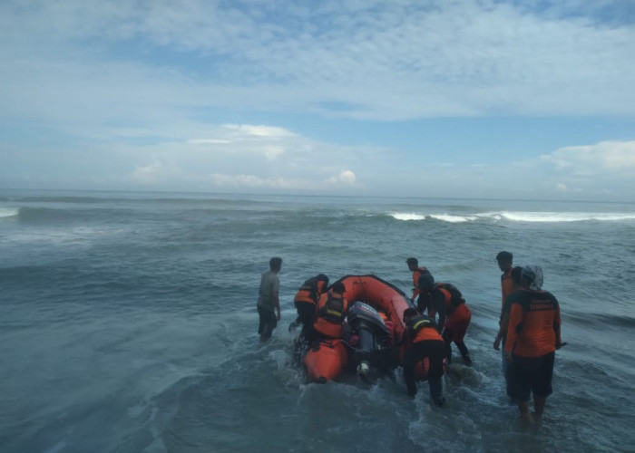 Belum Ditemukan, Tim SAR Gabungan Masih Lanjutkan Pencarian Pemancing Hilang di Pantai Teluk Sepang