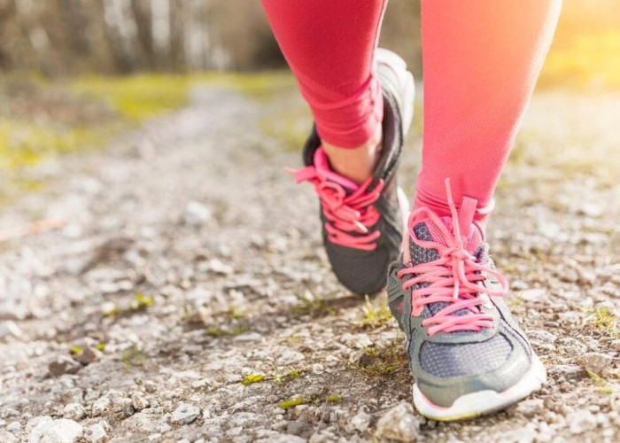 5 Rekomendasi Sepatu Wanita yang Cocok Dipakai Lari, Merek Beserta Harganya