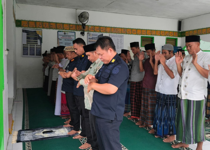 Belum Selesai Doa, Hujan Deras Turun di Rutan Manna Usai Shalat Istisqa