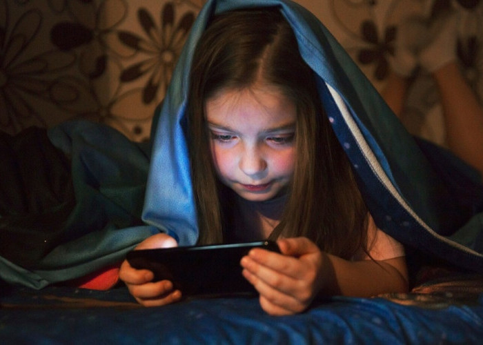 10 Tips Mengatasi Kecanduan Gadget pada Anak, Dimulai dari Batasi Waktu Penggunaan Hingga Komunikasi Terbuka