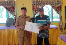 Pemdes Bukit Makmur Mukomuko Salurkan BLT Dana Desa Tahap II kepada 9 KPM, Komitmen Bantu Warga