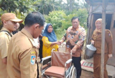 Pemkab Mukomuko Salurkan Kursi Roda dan Tongkat Ketiak untuk Penyandang Disabilitas
