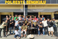 Dramatis! DPO Curanmor Tabrak Mobil Polisi dan Todongkan Senpi, Diringkus Bersama 4 Kg Ganja