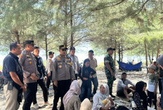 Kapolres Mukomuko Pimpin Langsung Pengamanan di Pantai Batu Kumbang Ipuh Saat Libur Lebaran