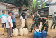 Kemarau Panjang, TNI Salurkan Air Bersih ke Lebih dari 100 Warga Mukomuko
