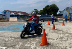 Astra Motor Bengkulu Ajari Siswa SMKN 1 Argamakmur Jaga Jarak Aman dan Teknik Menikung