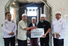 Gubernur Helmi Hasan Tinjau Longsor Bandung Barat, Salurkan Bantuan Rp370 Juta dari Pemprov Bengkulu