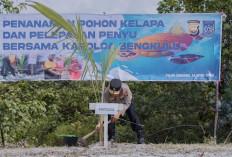 Kunker ke Enggano, Kapolda Bengkulu Pastikan Pelayanan Polri hingga Wilayah Terluar