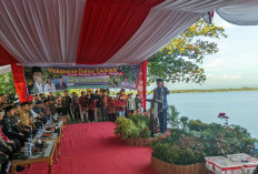 Kunjungi Danau Dendam Tak Sudah, Menteri Agama Tebar Benih Ikan dan Lepas Burung